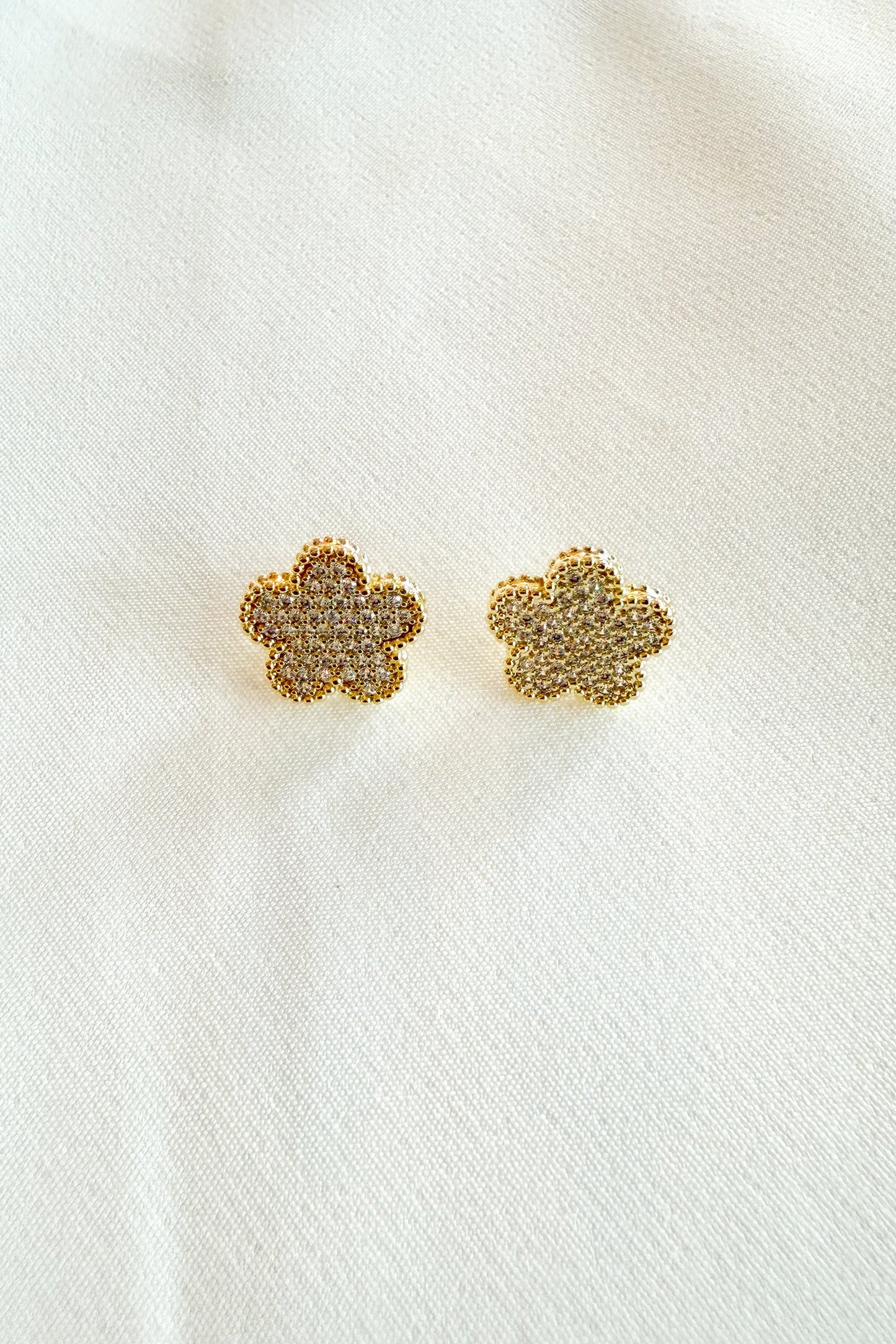 Clover Pave Studs