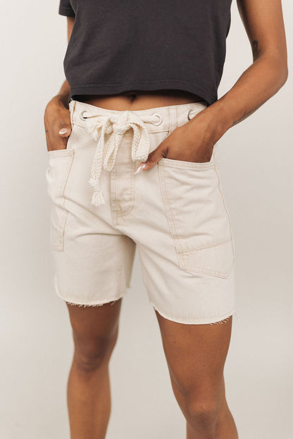 Joey Barrel Shorts in Cream
