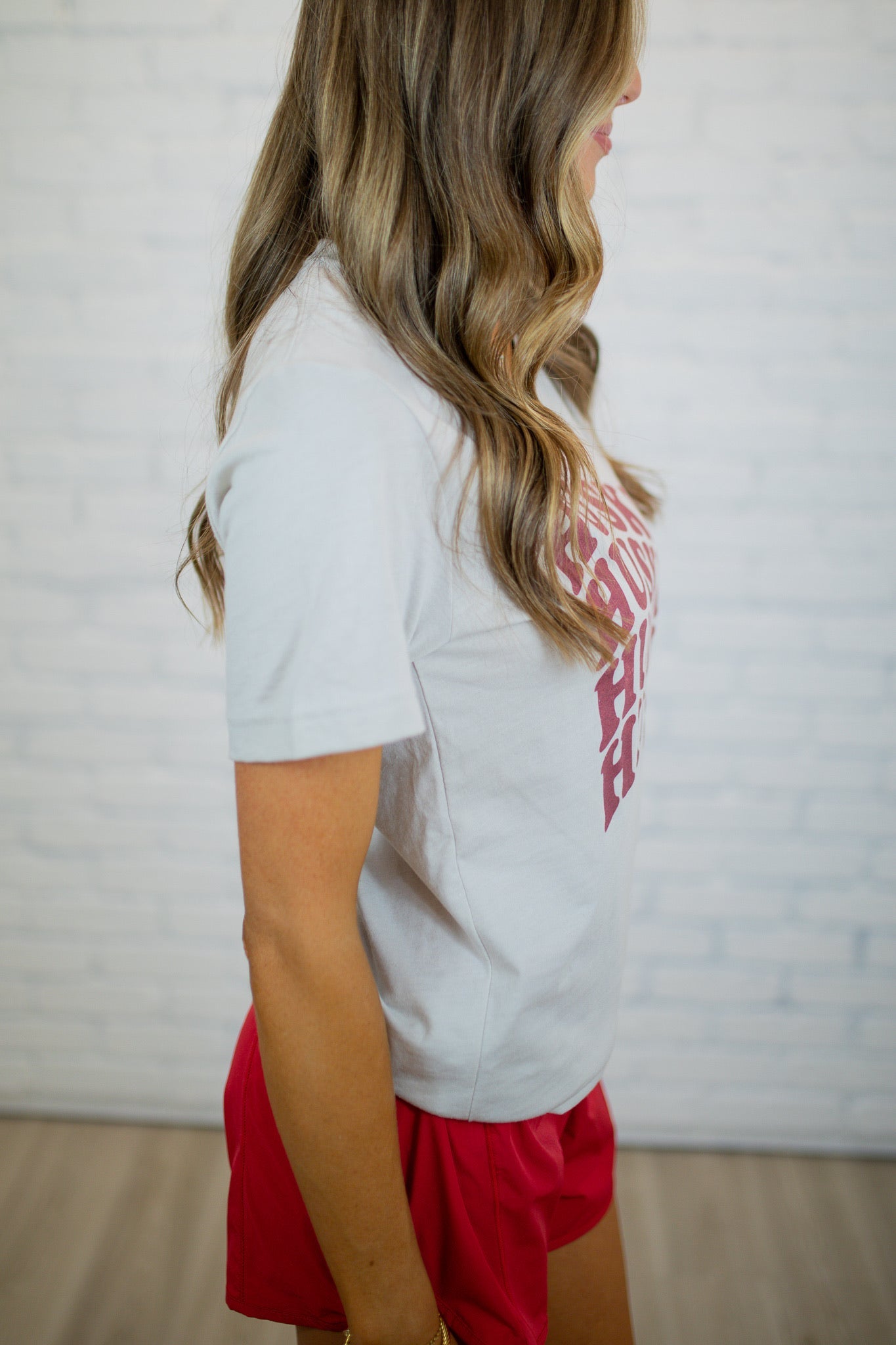 Wavy Huskies V-Neck Tee - Stone